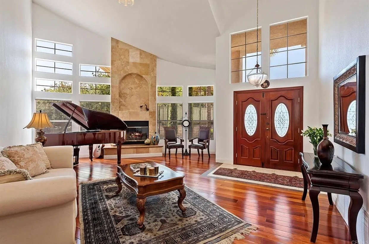 1942 Hemingway Ct — Photo 1
