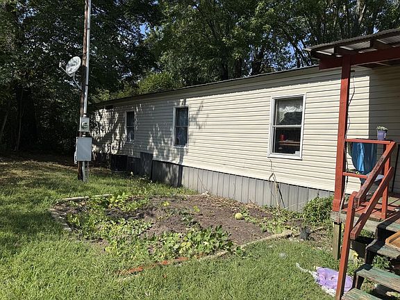 3rd image of 147 Pond Ridge Ln