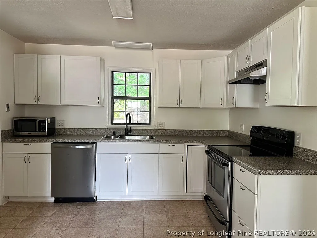 3 bed, 1.0 bath, 1178 sqft, $1,400 — Photo 3