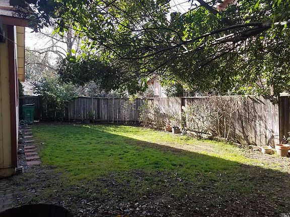 4th image of 807 Canary Ct