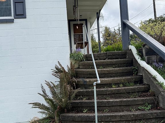2nd image of 959 Barnhart Street