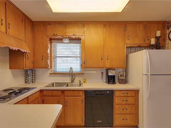 3rd image of 1803 Brookview Dr