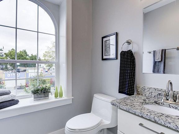 Full bathroom 1