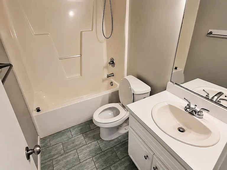 75-77 Old Barn Ct #77 — Photo 4