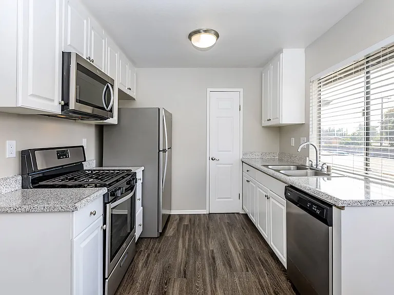 Meadowood Place Apartment Homes — Photo 12