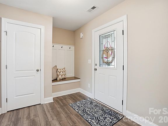 4th image of 646 Marigold Dr