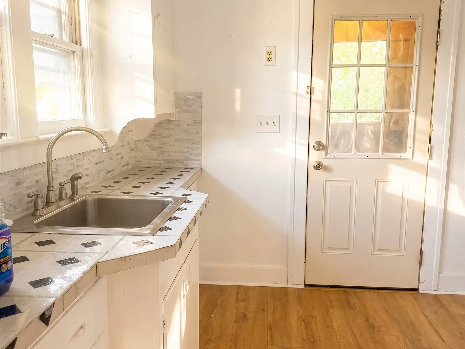 2 bed, 1.0 bath, 1000 sqft, $1,650 — Photo 3