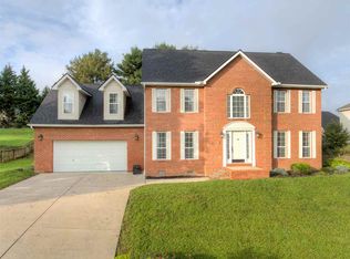 1112 Fieldcrest Dr, Hurricane, WV 25526