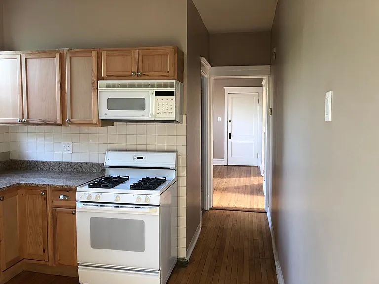 1250 N Rockwell St #3 — Photo 3