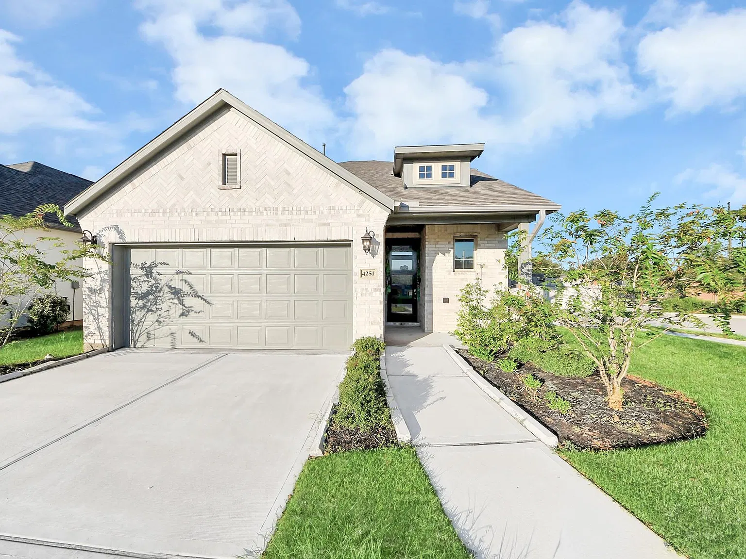 4 bed, 3.5 bath, 2554 sqft, $3,150 — Photo 2