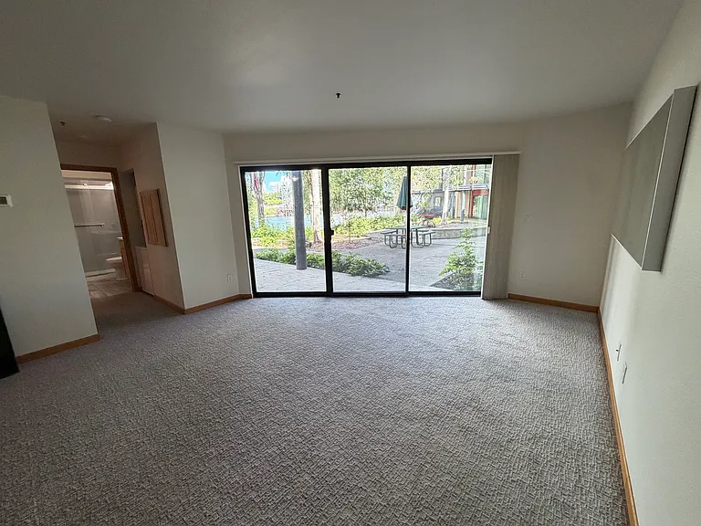920 NW Naito Pkwy #J24 — Photo 6