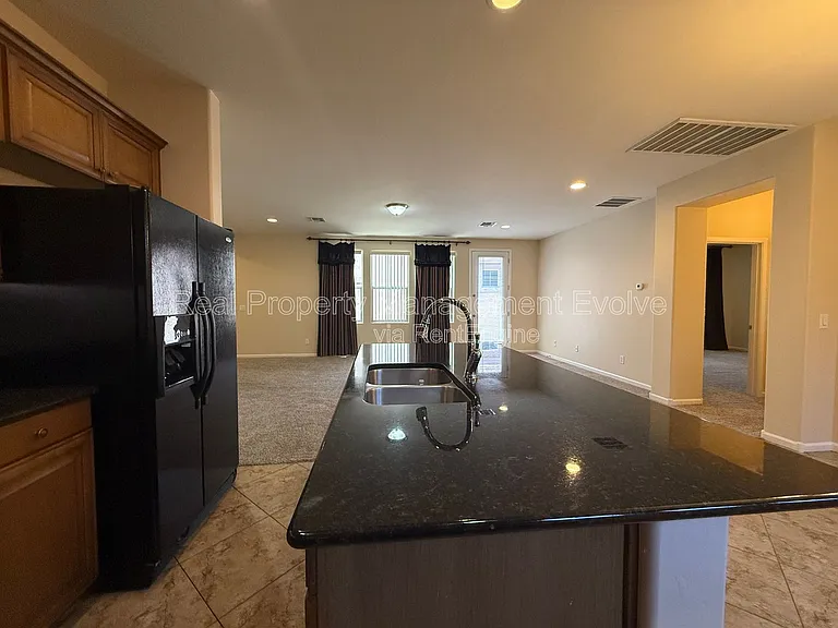 3454 E Constitution Dr — Photo 5