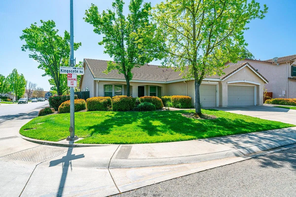 4401 Kingscote Way photo 1