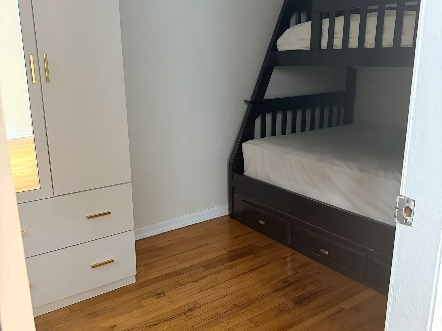 2 bed, 850 sqft, $2,800 — Photo 2