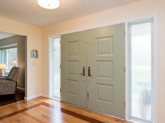 5th image of 3275 Clover Dr