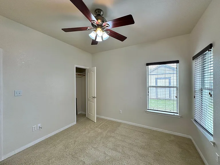 705 Marshall Dr — Photo 41