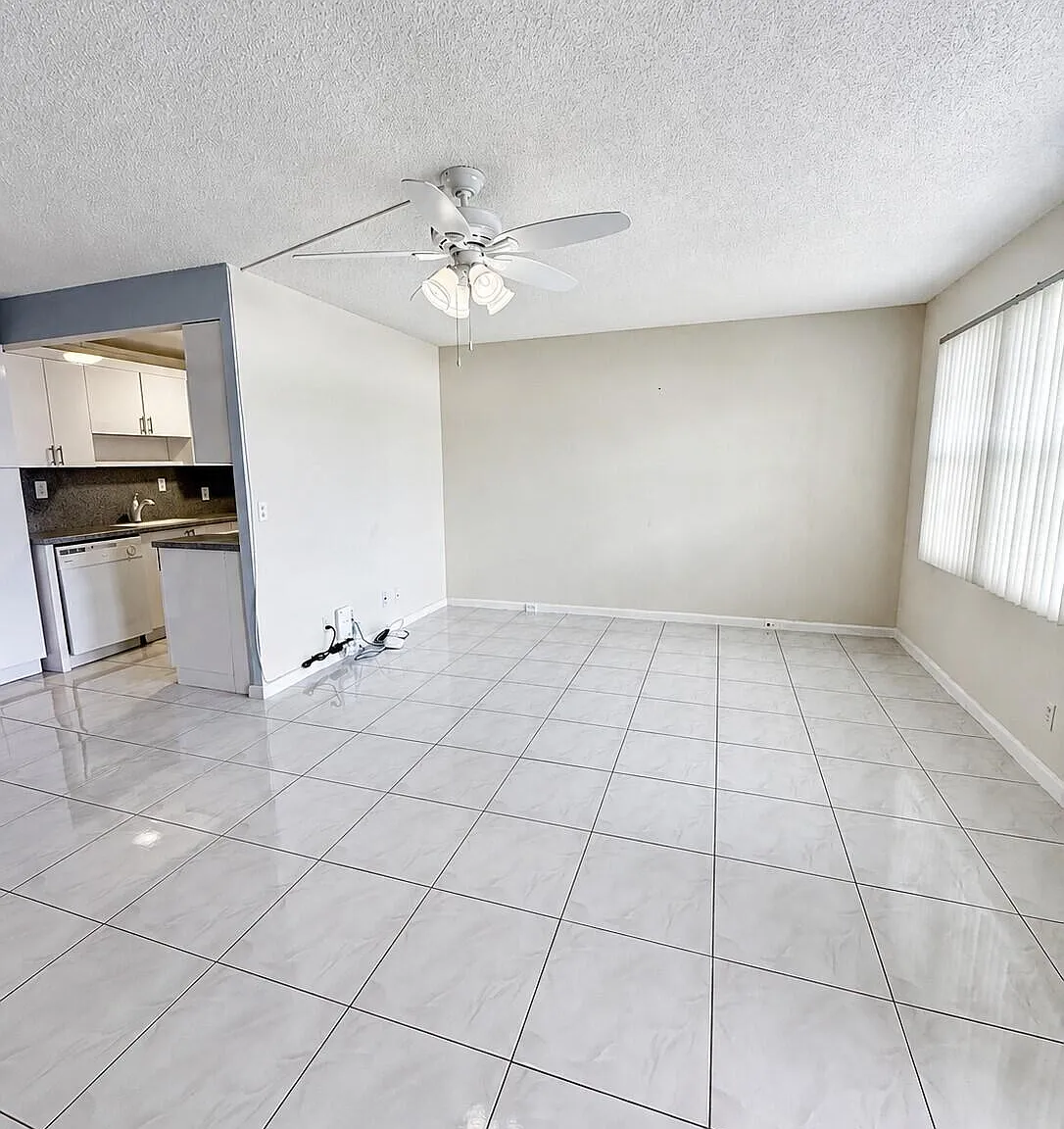 1 bed, 1.5 bath, 738 sqft, $1,600 — Photo 4