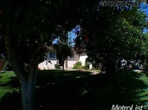 2200 E Jordanolo St, Escalon, CA 95320