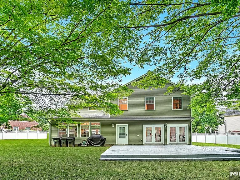 8 Mary Ct — Photo 19