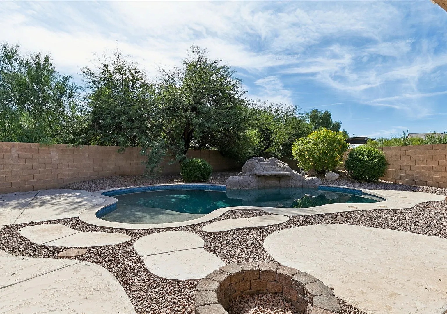 4 Bedroom, 3 bathroom, 3 car Garage, 1 bedroom and full bath on main level, available now in Tatu... — Photo 1