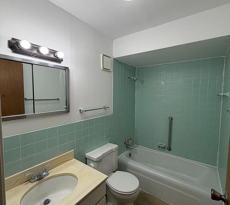 1st image of 919 W Crestwood Dr APT A4