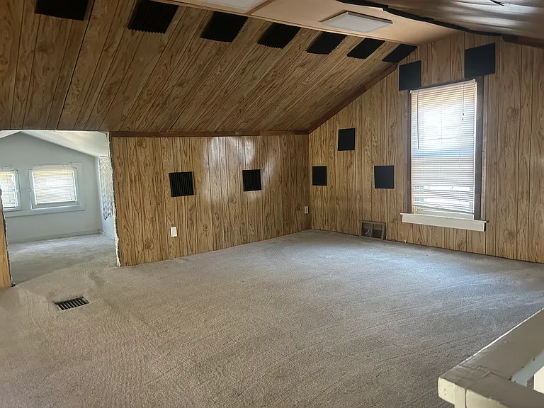 511 E Woodland St — Photo 3