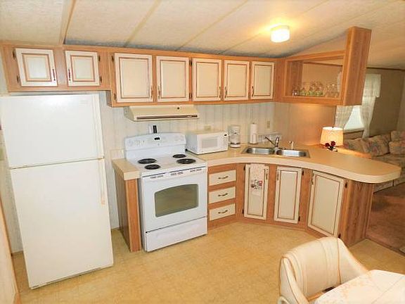 4th image of 37504 Tradewind Dr