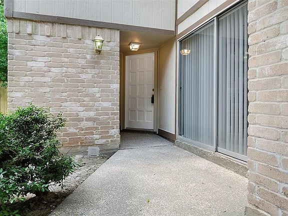 5th image of 16711 Capewood Dr