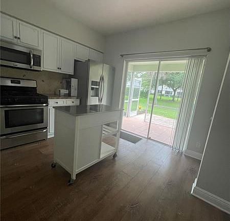 5th image of 8021 Sanibel Dr