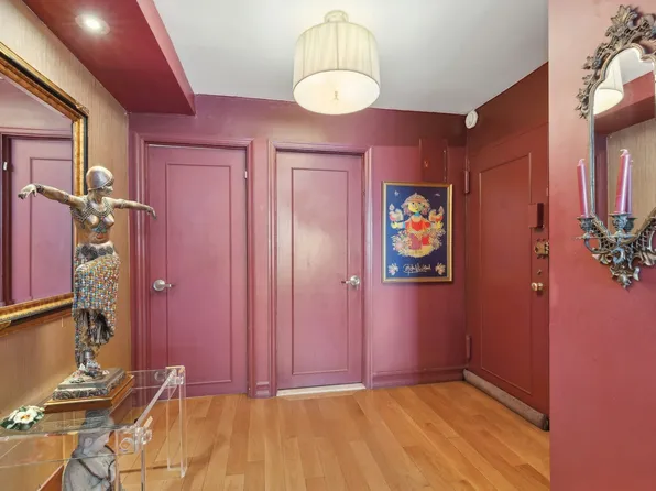 205 East 63rd Street 18C image 2 of 13