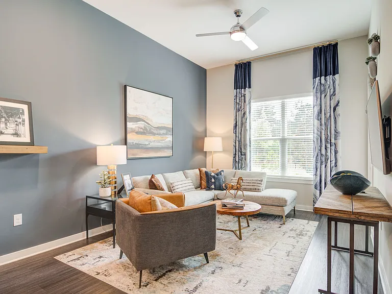The Edison Sugarloaf Apartments — Photo 5