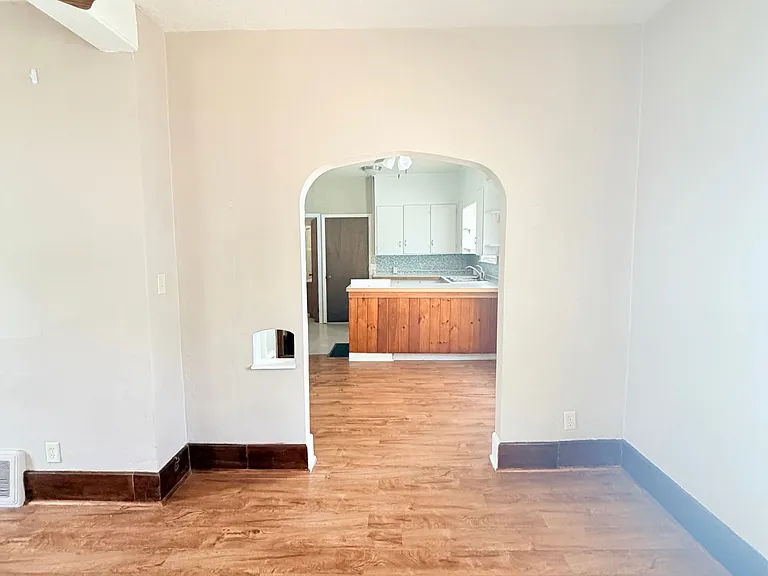 428 S Clemens Ave — Photo 5