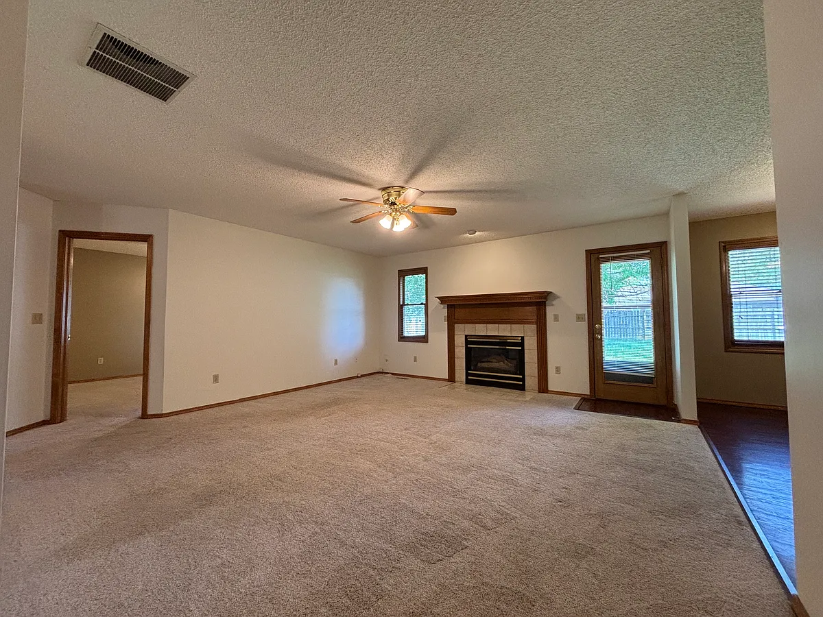 Living Room view from Entry - 4138 S Parkcrest Ave
