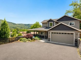 122 NW Rook Dr, Grants Pass, OR 97526
