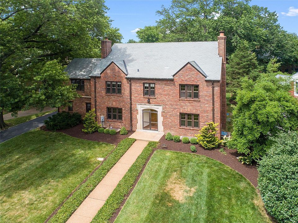 1st image of 111 Lake Forest Dr