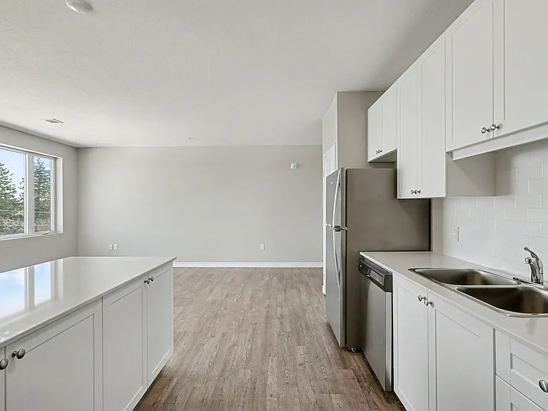 660 Garibaldi Ave — Photo 57