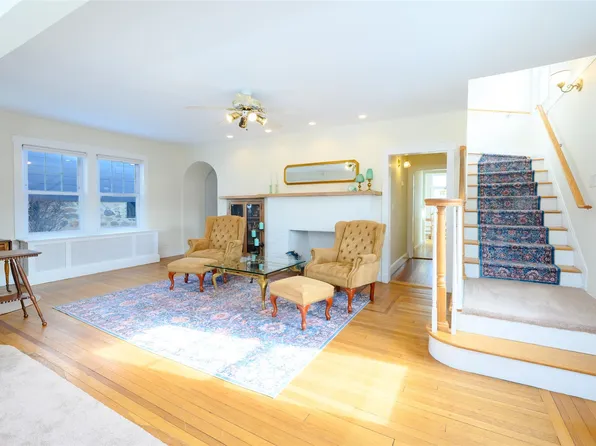 32 Homecrest Avenue, Yonkers, NY 10703