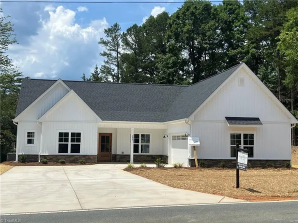 394 Somerset Dr, Winston Salem, NC 27103