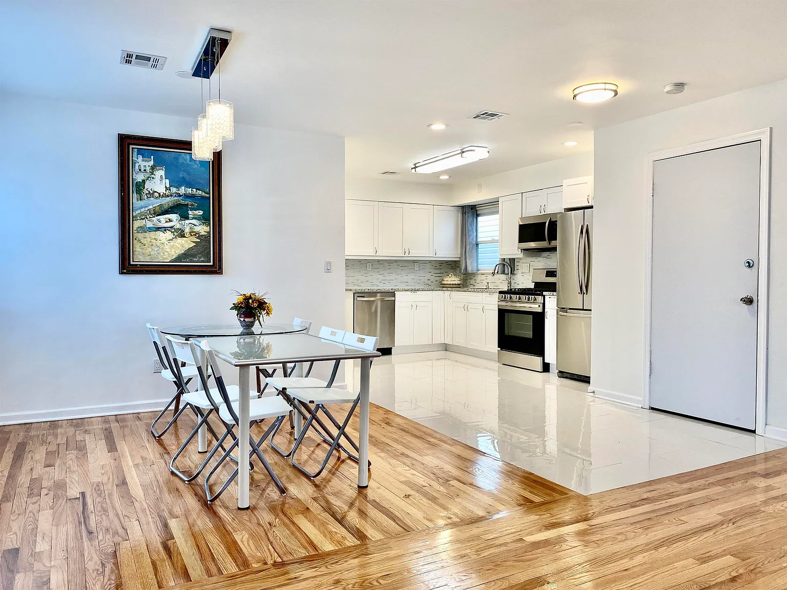 4 bed, 2.0 bath, $4,000 — Photo 4