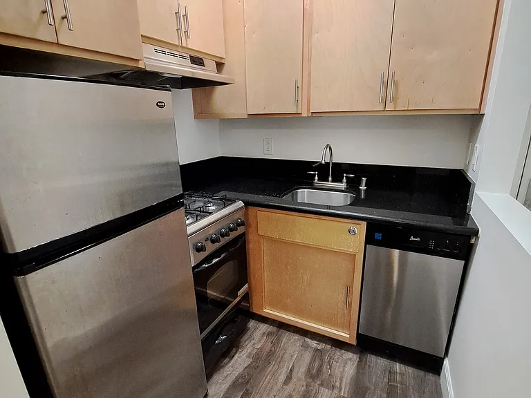 839 Parkman Ave — Photo 3