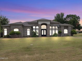 1461 Fountain Gate Dr E, Hernando, MS 38632