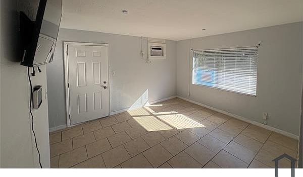 1st image of 2951 6th Ave S #2