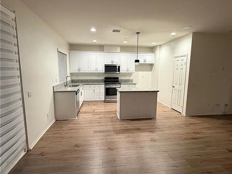 11415 Ferro St — Photo 3