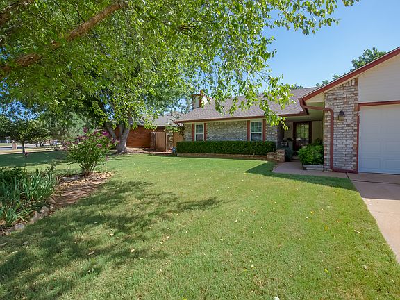 2nd image of 1704 Whispering Creek Dr