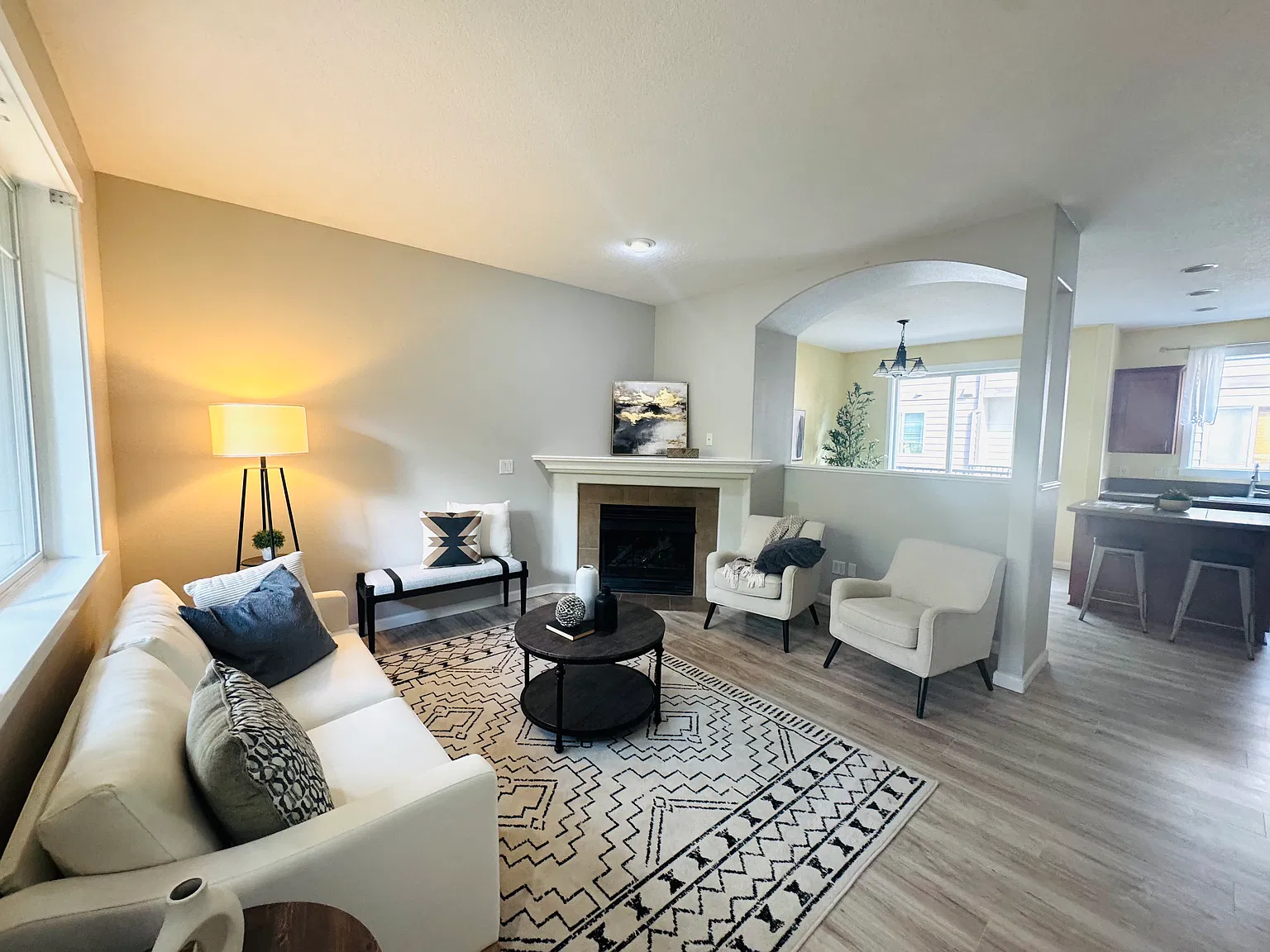 3 bed, 1380 sqft, $2,240 — Photo 2