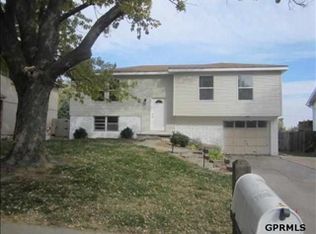 10548 R St, Omaha, NE 68127