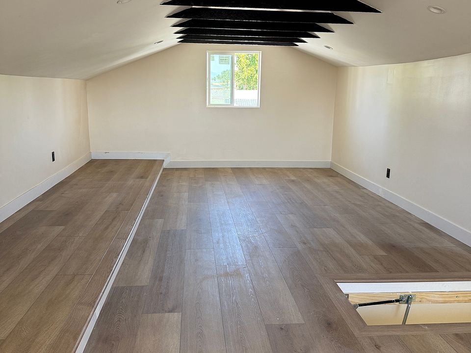 2nd image of 11650 Kittridge St #11650