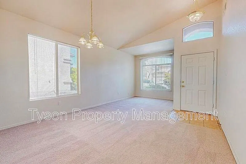 3 bed, 2.5 bath, 2189 sqft, $2,295 — Photo 3