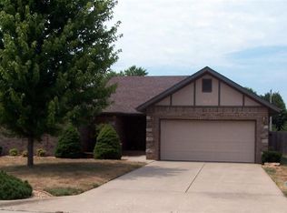 2495 S Laurel Ave, Springfield, MO 65807