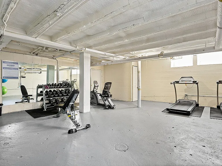 Cambridge Manor — Photo 16